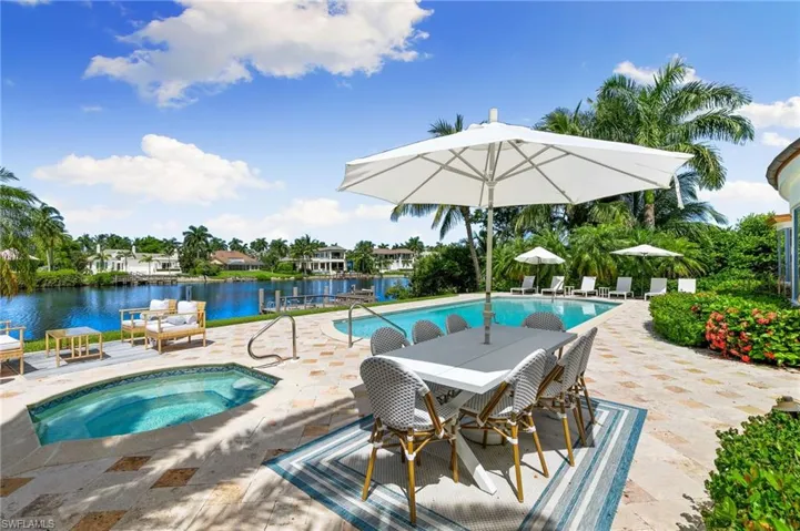 1060  Galleon  DR, Naples, FL 34102