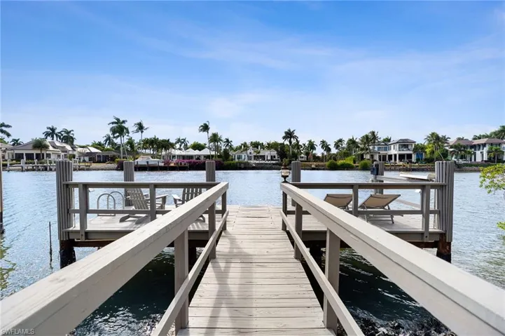 1060  Galleon  DR, Naples, FL 34102