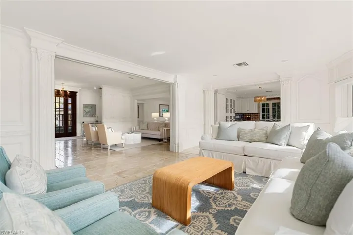 1060  Galleon  DR, Naples, FL 34102