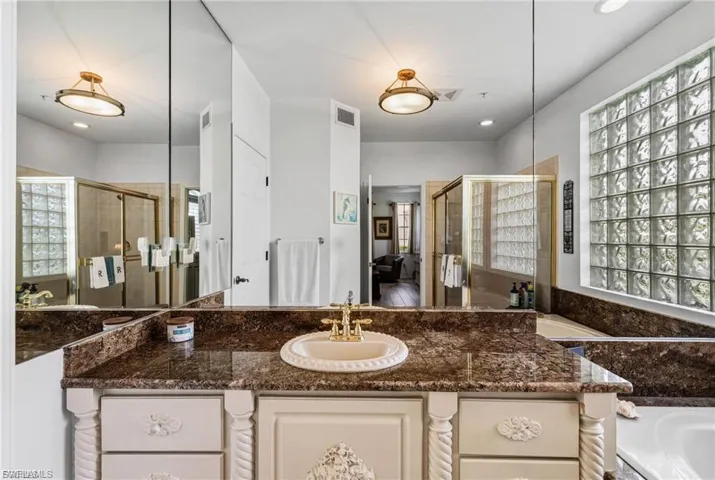 14320  Harbour Links  CT, Fort Myers, FL 33908