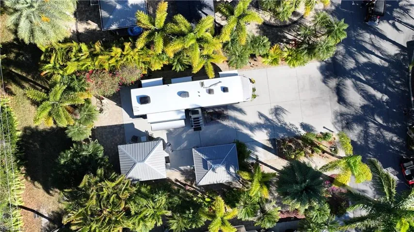 Aerial view of property and surrounding area