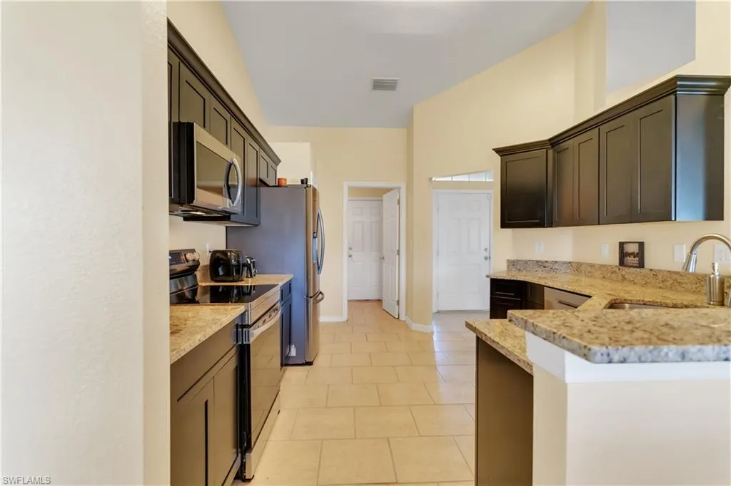 109 14th ST, Cape Coral, FL 33993,2025000227