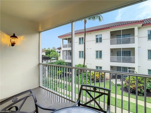 221  9th S ST, Naples, FL 34102