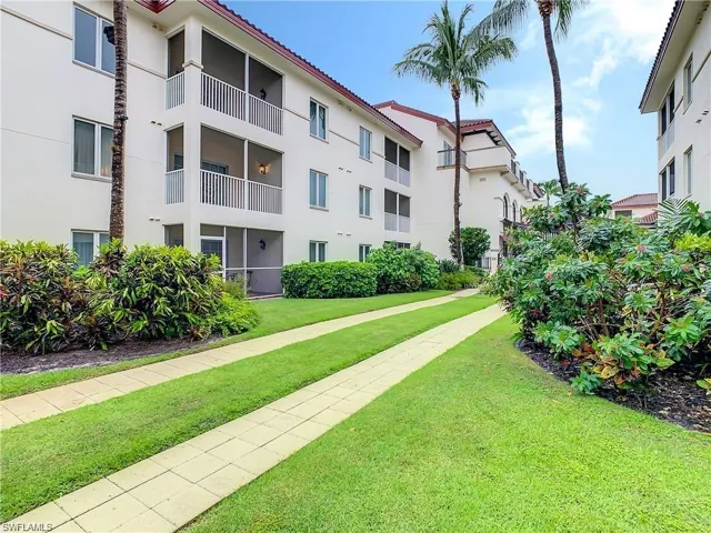 221  9th S ST, Naples, FL 34102