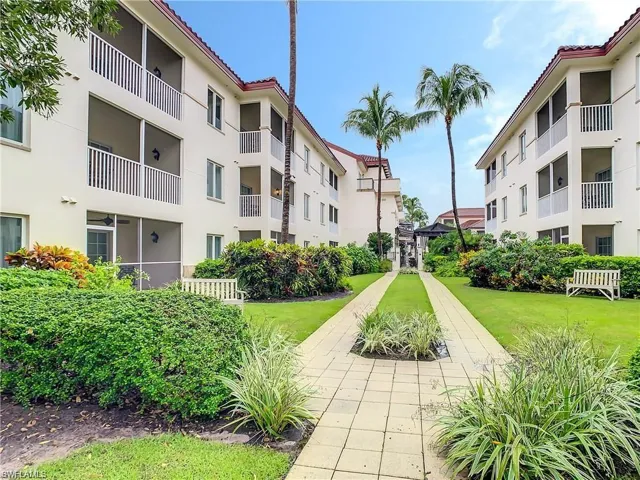 221  9th S ST, Naples, FL 34102