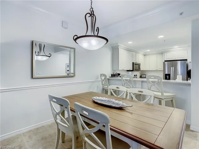 221  9th S ST, Naples, FL 34102
