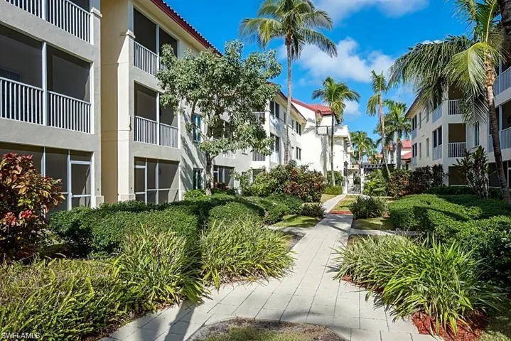 221  9th S ST, Naples, FL 34102