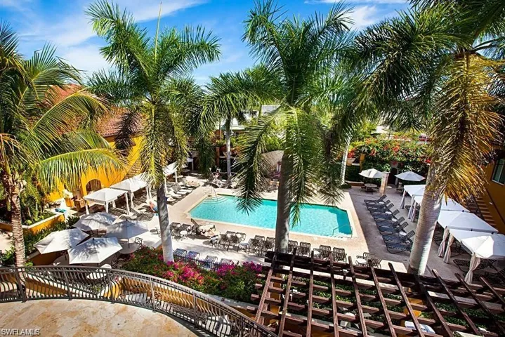 221  9th S ST, Naples, FL 34102