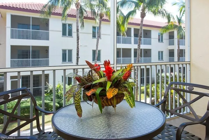 221  9th S ST, Naples, FL 34102