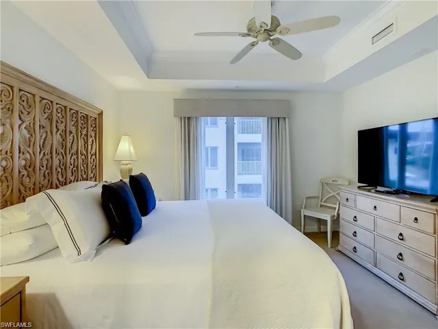 221  9th S ST, Naples, FL 34102