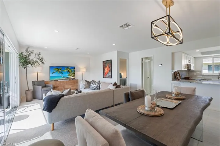 185 Palm Dr 18l, Naples, Florida 34112