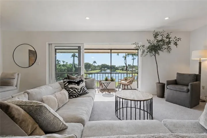 185 Palm Dr 18l, Naples, Florida 34112