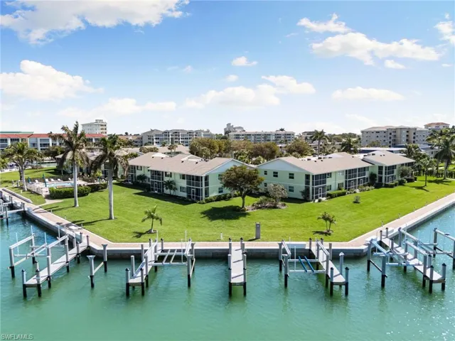 Direct access to the Gulf, just minutes away by boat