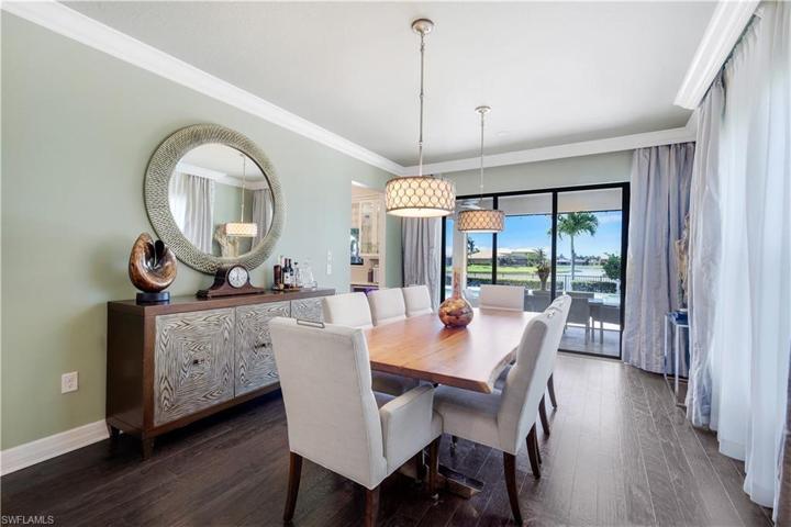 Spacious Formal Dinning Room w/sliding doors to the lanai