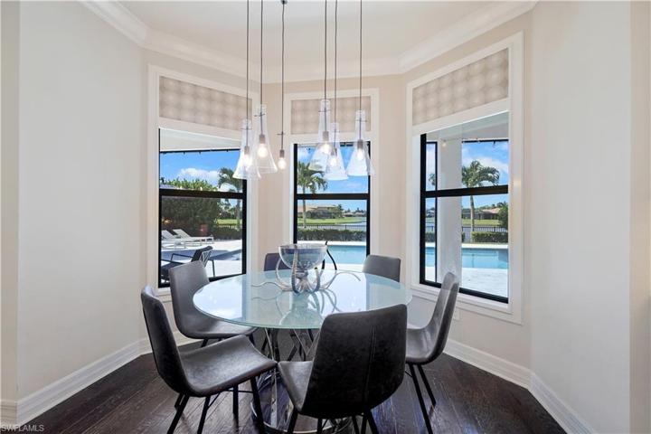 Cozy Breakfast Nook