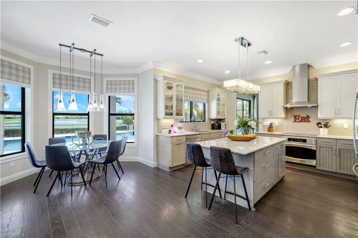 Open Floor Plan w/lots of windows and natural lighting
