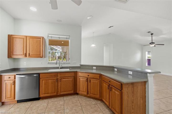 1159  Damen E ST, Lehigh Acres, FL 33974