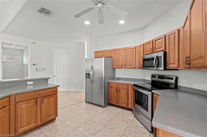 1159  Damen E ST, Lehigh Acres, FL 33974