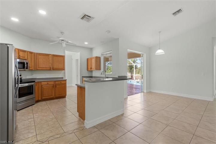 1159  Damen E ST, Lehigh Acres, FL 33974