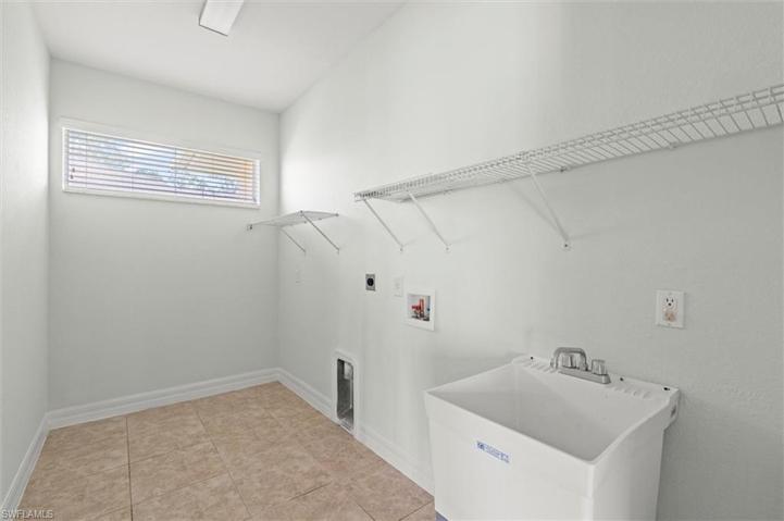 1159  Damen E ST, Lehigh Acres, FL 33974