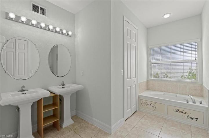 1159  Damen E ST, Lehigh Acres, FL 33974