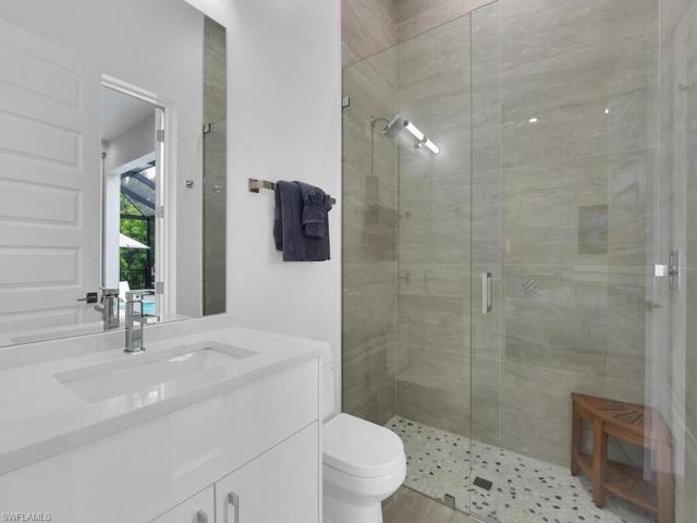 Guest Suite/Pool Bath