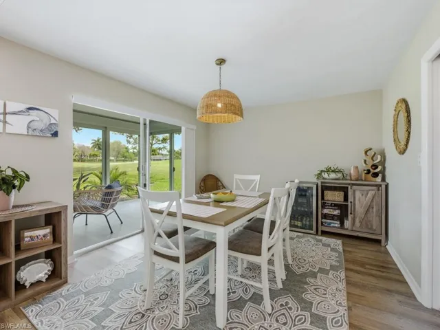 Kitchen eating area or den