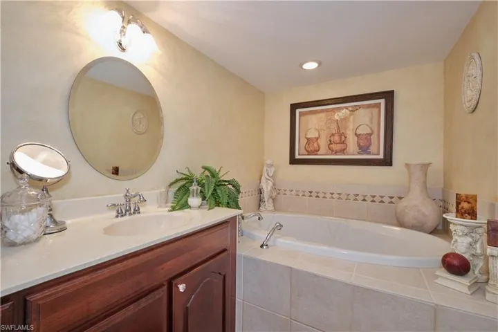 5550  Heron Point  DR, Naples, FL 34108