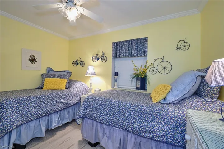 5550  Heron Point  DR, Naples, FL 34108