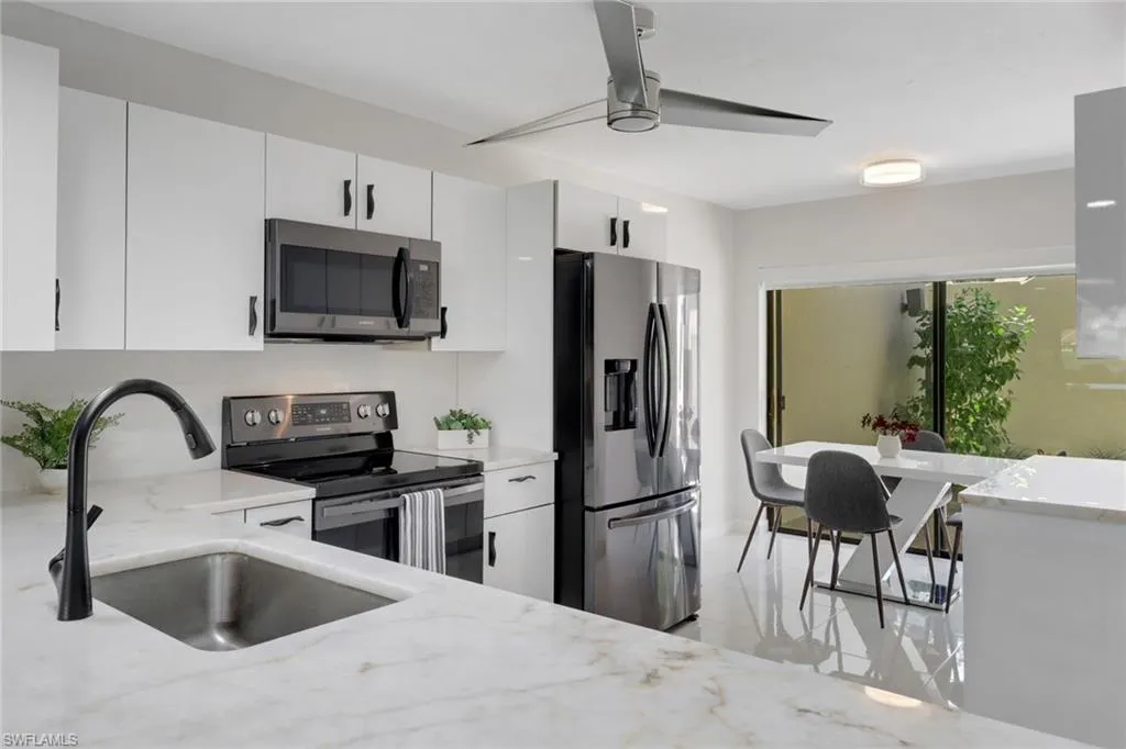15450 Cedarwood LN, Naples, FL 34110,225032192