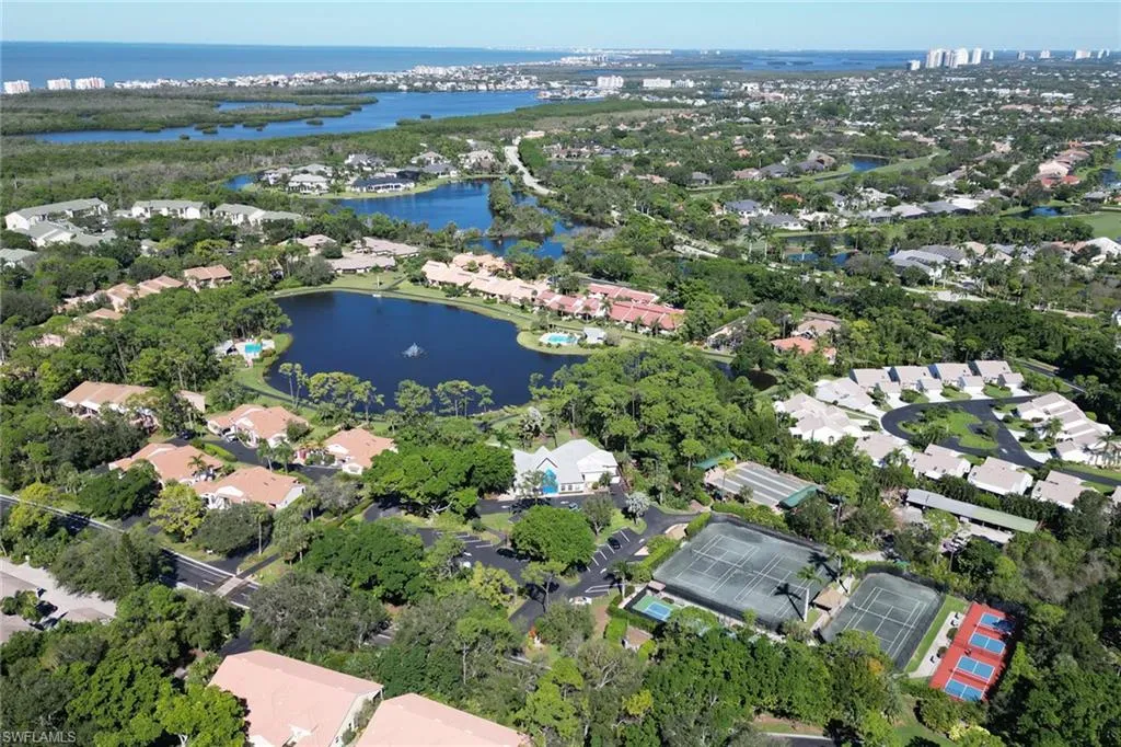 15450 Cedarwood LN, Naples, FL 34110,225032192