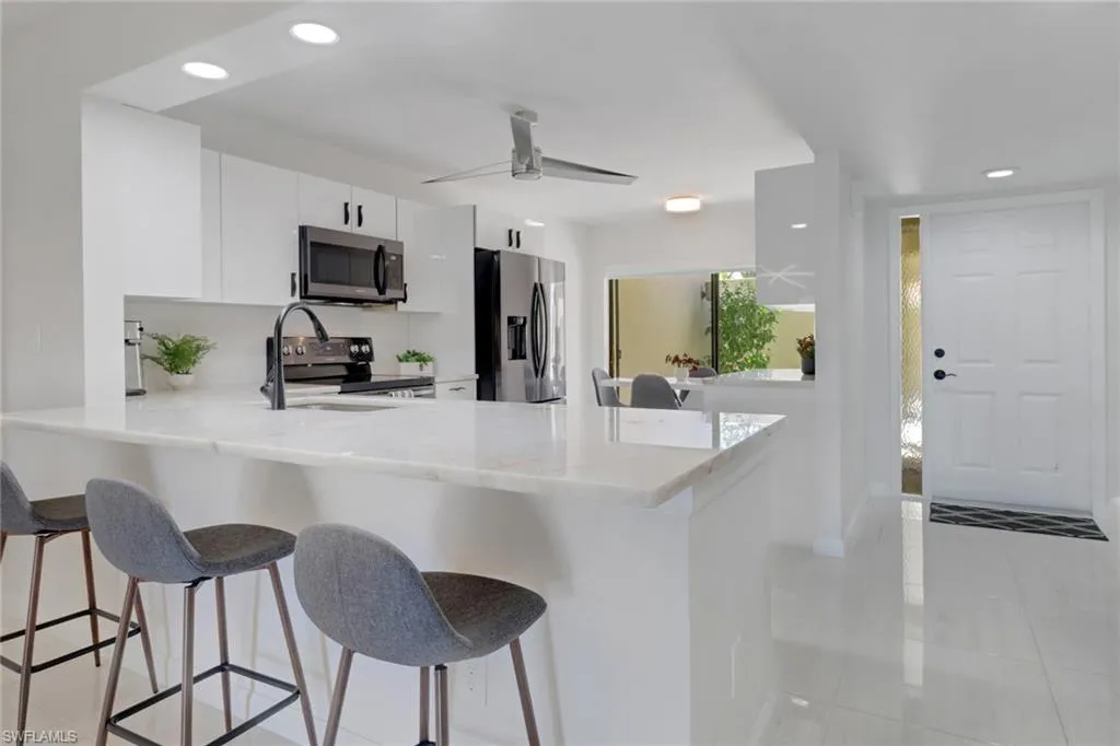 15450 Cedarwood LN, Naples, FL 34110,225032192