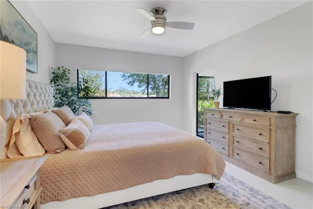 15450 Cedarwood LN, Naples, FL 34110,225032192