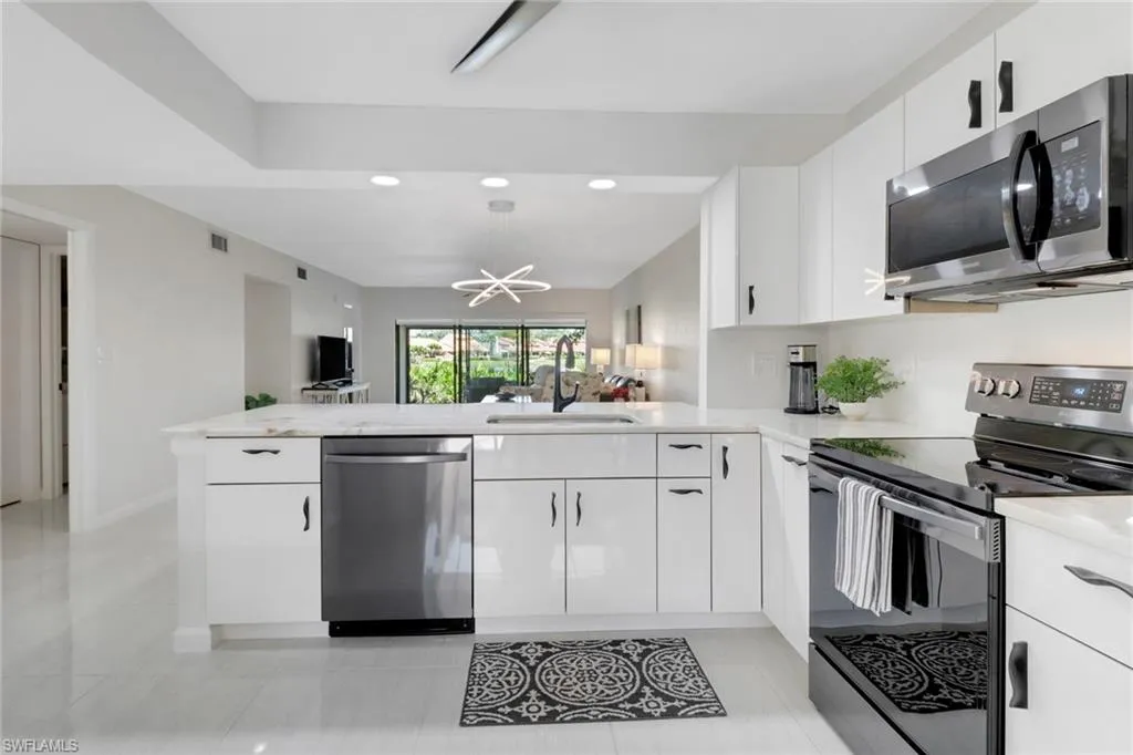 15450 Cedarwood LN, Naples, FL 34110,225032192