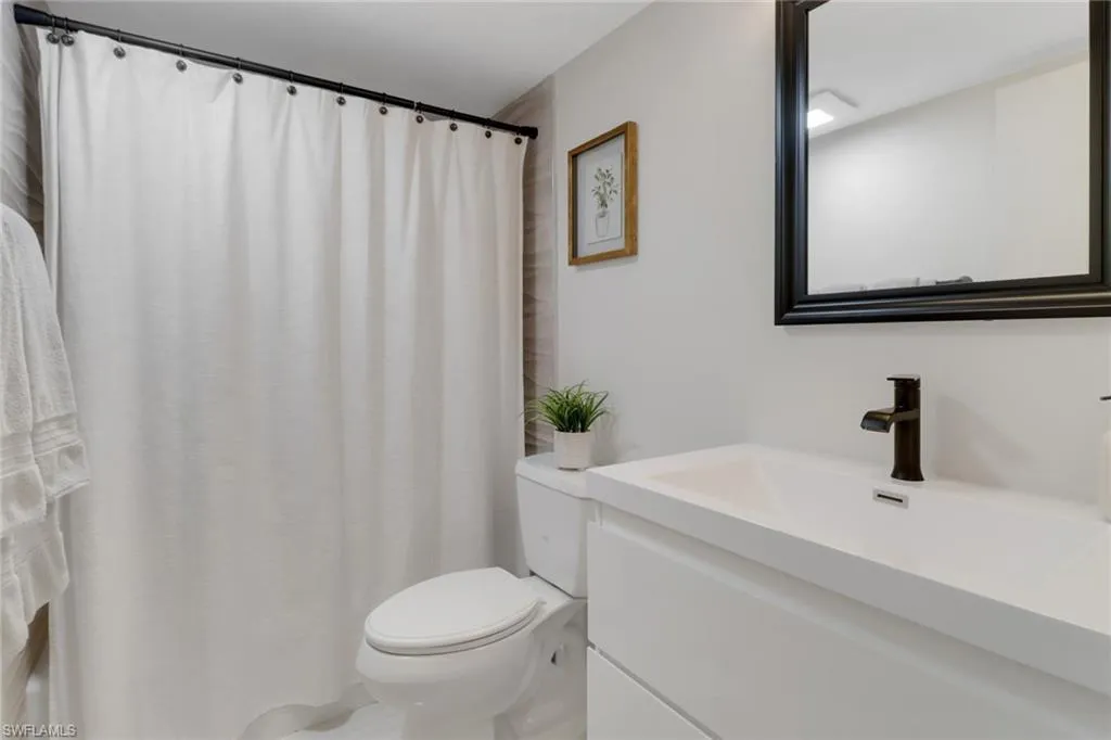 15450 Cedarwood LN, Naples, FL 34110,225032192