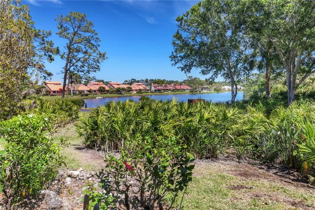 15450 Cedarwood LN, Naples, FL 34110,225032192