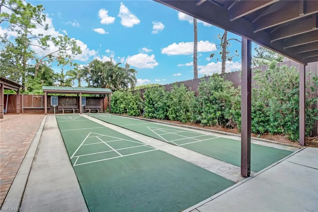 15450 Cedarwood LN, Naples, FL 34110,225032192