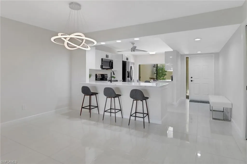 15450 Cedarwood LN, Naples, FL 34110,225032192