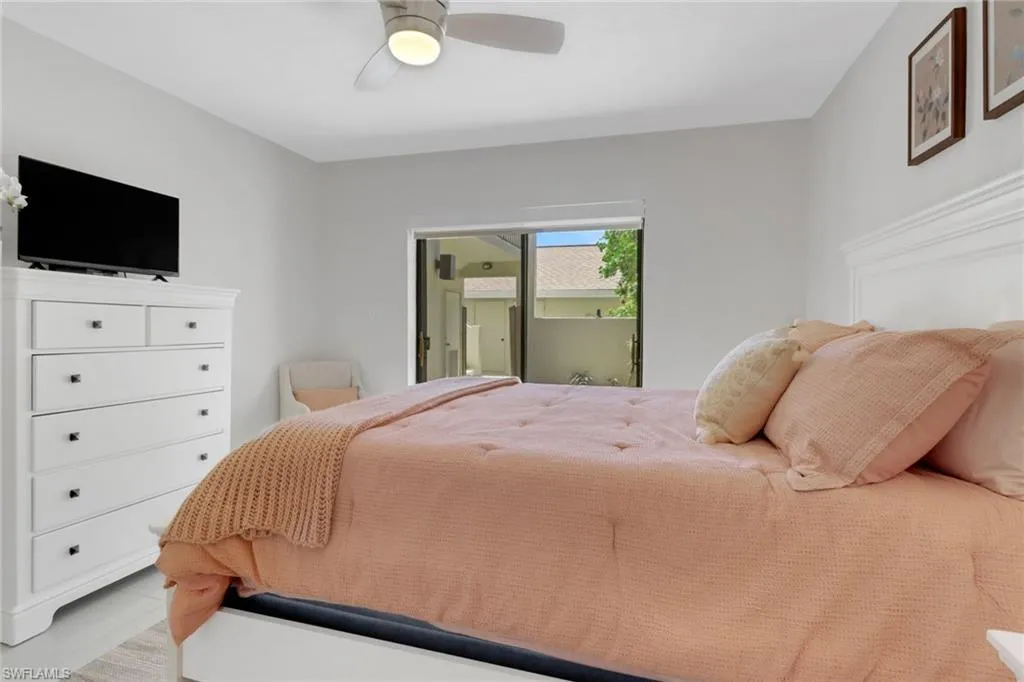 15450 Cedarwood LN, Naples, FL 34110,225032192