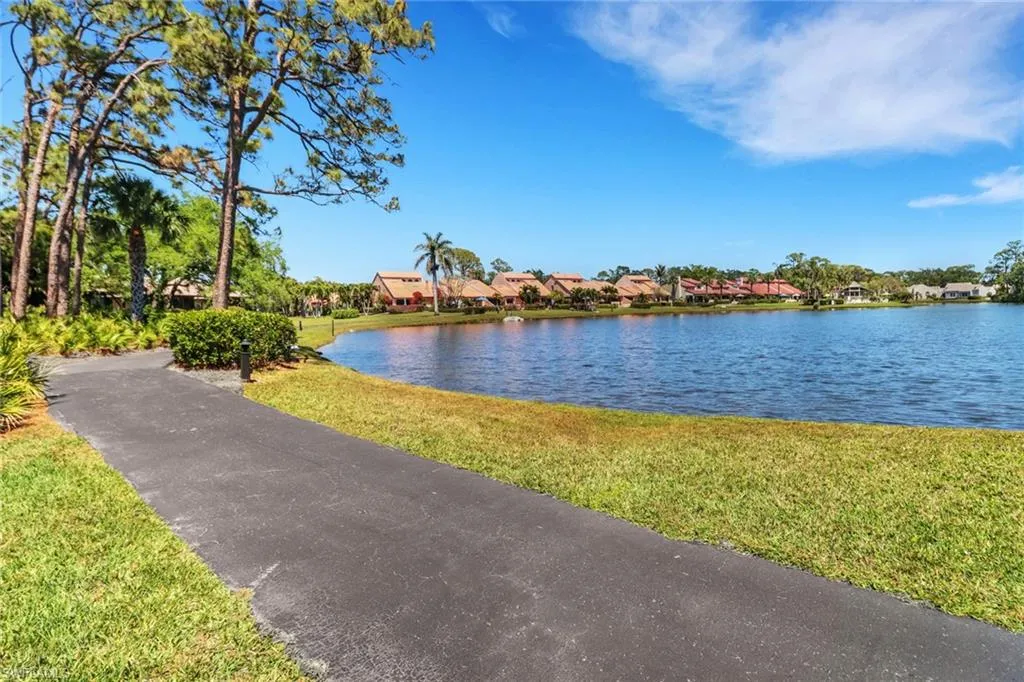 15450 Cedarwood LN, Naples, FL 34110,225032192