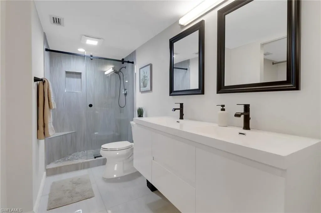 15450 Cedarwood LN, Naples, FL 34110,225032192