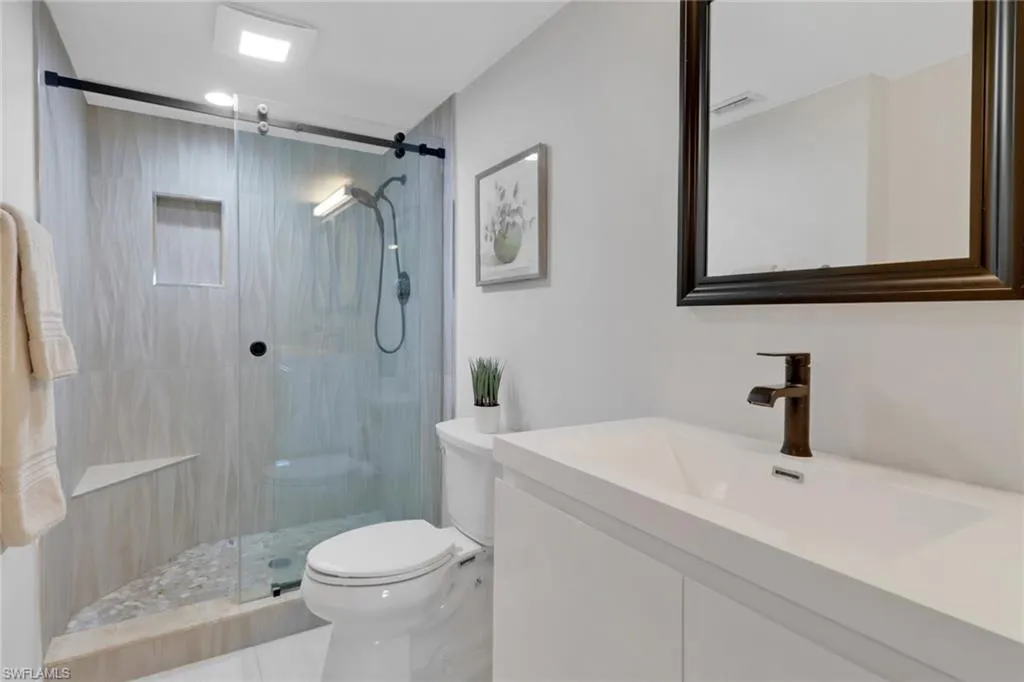 15450 Cedarwood LN, Naples, FL 34110,225032192