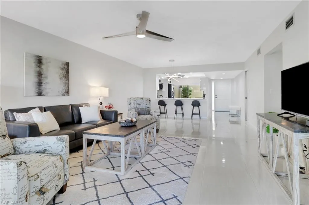 15450 Cedarwood LN, Naples, FL 34110,225032192