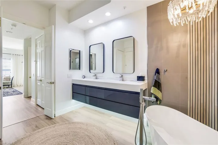 Master Bathroom Double Vanity & Soaking Bath