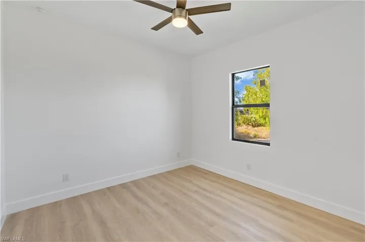 Unfurnished room with light wood-type flooring and a ceiling fan