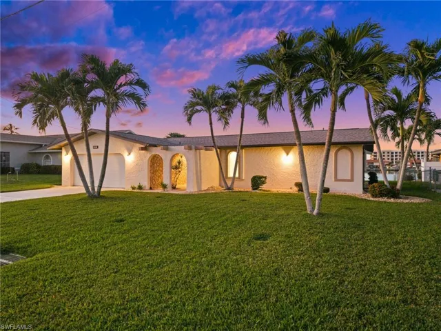 Front of 435 Avalon Dr at Twilight