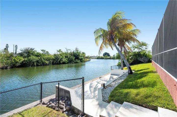 2007 Ne 1st Ave, Cape Coral, Florida 33909