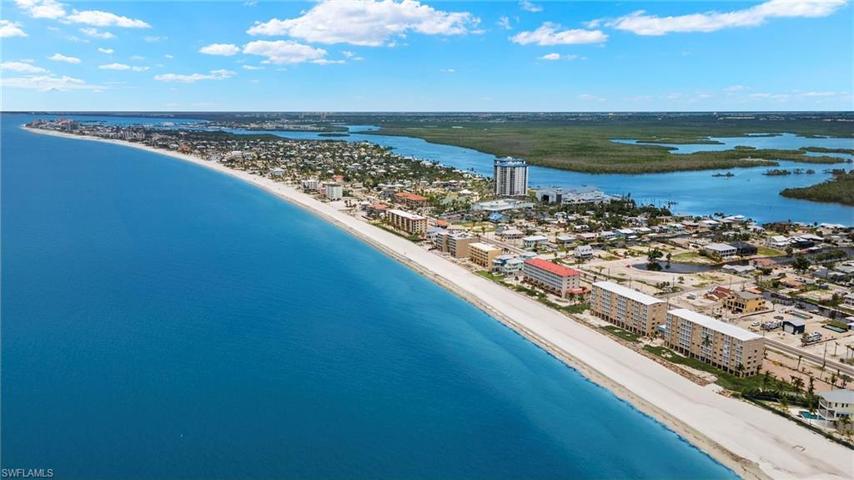 Ahead way up at the top of the screen is the mouth of the Caloosahatchee River that actually leads to the Atlantic Ocean and yes, it is navigable!! Or head on South to Key west for a fun weekend!