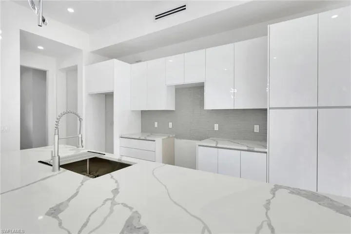 3780  6th SE AVE, Naples, FL 34117