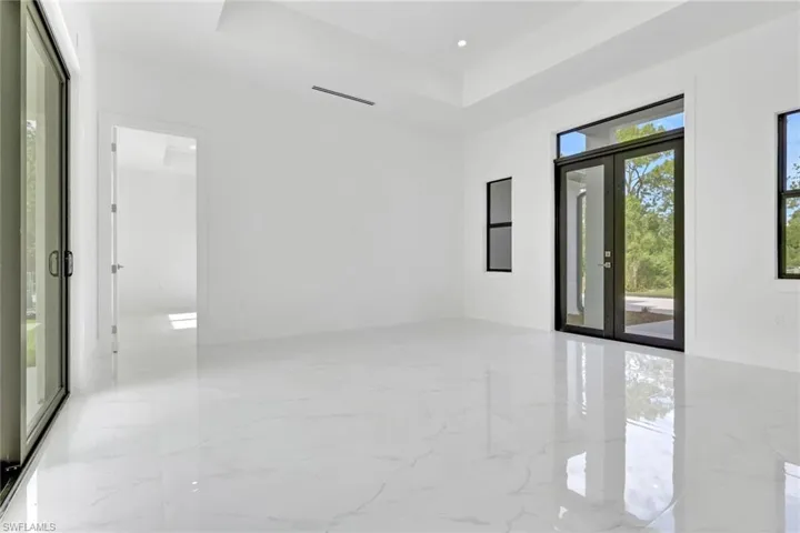 3780  6th SE AVE, Naples, FL 34117